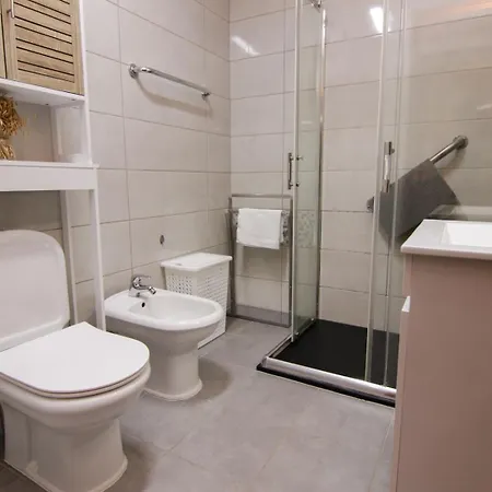 Charming 2br In Center