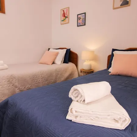 Charming 2br In Center *