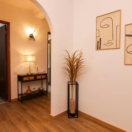 Charming 2br In Center *