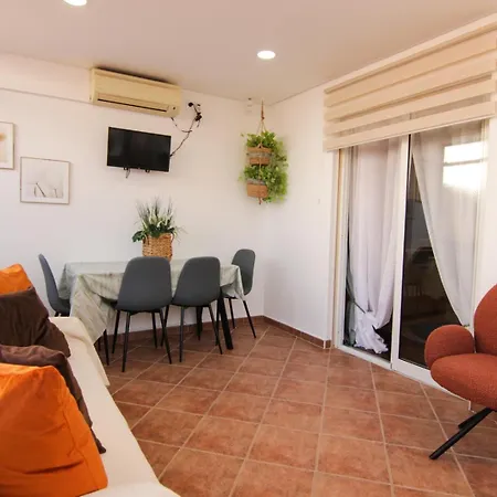 Charming 2br In Center * オリョン