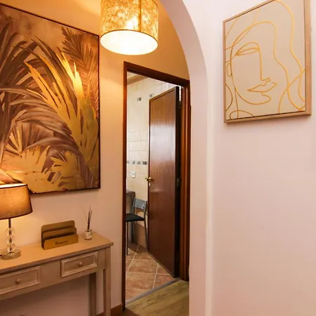 Charming 2br In Center *