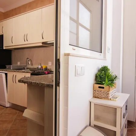 Charming 2br In Center *